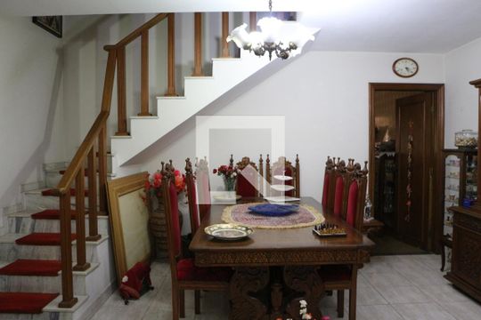 Sala de casa à venda com 2 quartos, 230m² em Chácara Seis de Outubro, São Paulo