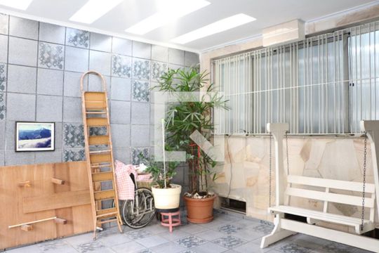 Garagem de casa à venda com 2 quartos, 230m² em Chácara Seis de Outubro, São Paulo
