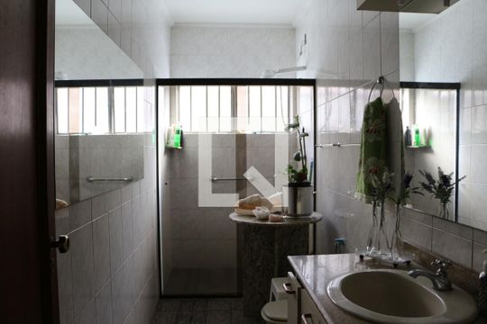 Banheiro 1 de casa à venda com 2 quartos, 230m² em Chácara Seis de Outubro, São Paulo