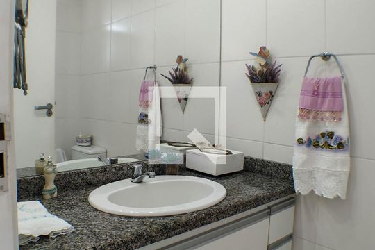 Banheiro da Suíte 1 de apartamento à venda com 3 quartos, 150m² em Icaraí, Niterói