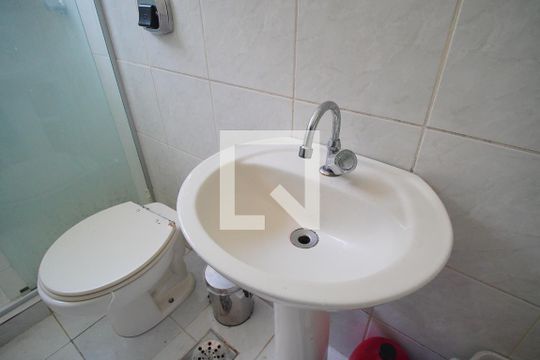 Banheiro de kitnet/studio à venda com 1 quarto, 33m² em Cristo Redentor, Porto Alegre