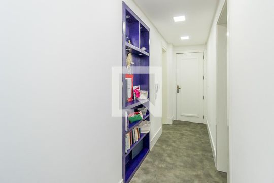 Corredor de apartamento à venda com 2 quartos, 100m² em Bela Vista, Porto Alegre