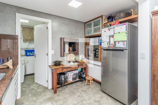 Cozinha de apartamento à venda com 2 quartos, 100m² em Bela Vista, Porto Alegre