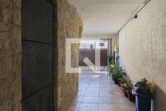 Garagem de casa para alugar com 3 quartos, 110m² em Macedo, Guarulhos