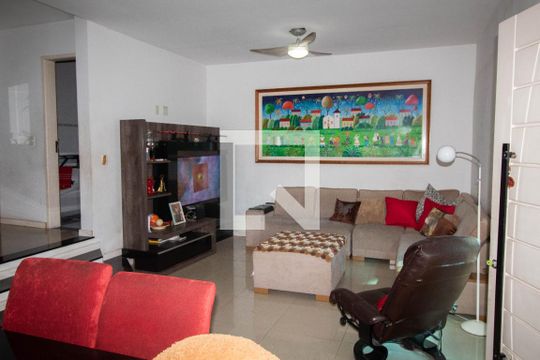 Casa à venda com 3 quartos, 180m² em Ramos, Rio de Janeiro