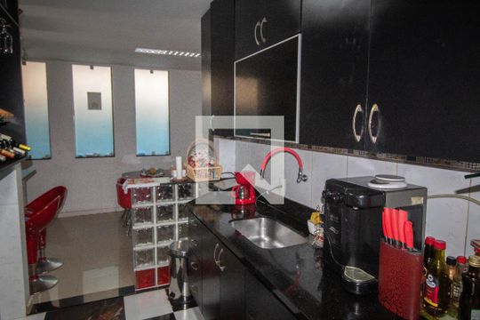 Cozinha de casa à venda com 3 quartos, 180m² em Ramos, Rio de Janeiro