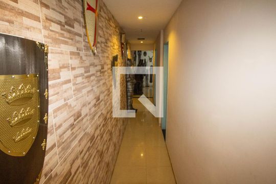 Corredor de casa à venda com 3 quartos, 180m² em Ramos, Rio de Janeiro