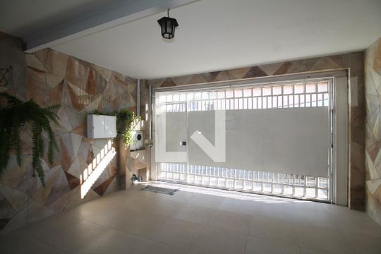 Garagem de casa à venda com 4 quartos, 200m² em Vila Rui Barbosa, São Paulo