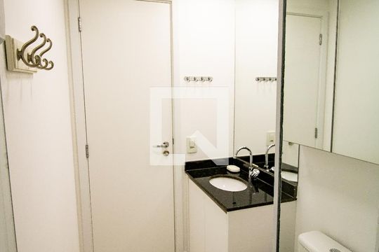 Banheiro- panorâmica de kitnet/studio à venda com 1 quarto, 27m² em Indianópolis, São Paulo