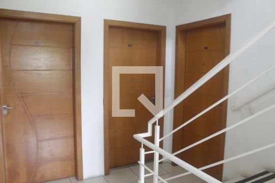 Corredor de apartamento para alugar com 2 quartos, 50m² em Barnabé, Gravataí