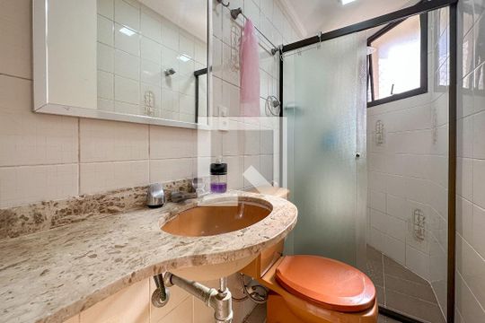 Banheiro 1 - suíte de apartamento para alugar com 3 quartos, 110m² em Vila Alzira, Guarujá