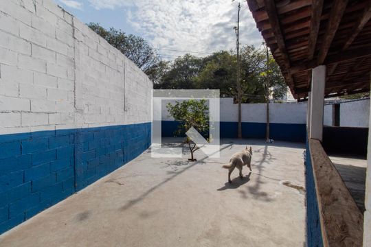 Quintal de casa à venda com 1 quarto, 700m² em Jardim Londrina, São Paulo