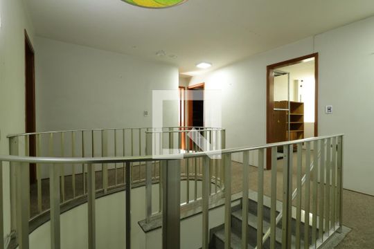 Corredor dos quartos de casa para alugar com 4 quartos, 320m² em Jardim, Santo André