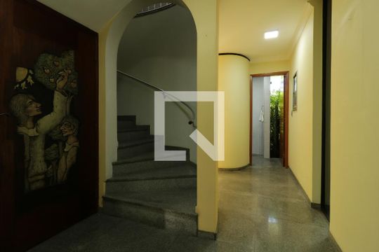 Sala de entrada de casa para alugar com 4 quartos, 320m² em Jardim, Santo André