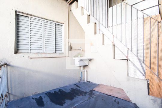 Área de Serviço de casa para alugar com 1 quarto, 45m² em Km 18, Osasco