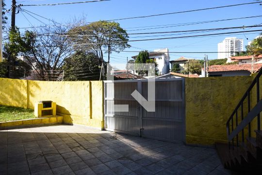 Garagem de casa à venda com 2 quartos, 320m² em Jardim Londrina, São Paulo