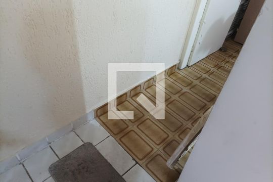 Escadas quartos  de casa para alugar com 2 quartos, 336m² em Jardim Imperador (zona Leste), São Paulo