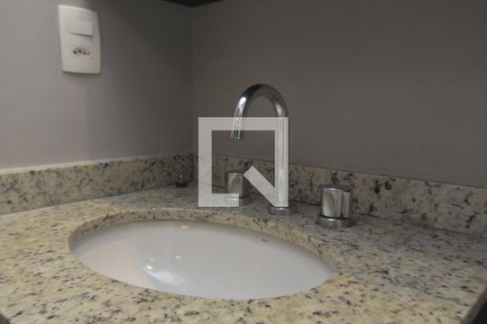 Banheiro de apartamento para alugar com 1 quarto, 36m² em Bela Vista, São Paulo