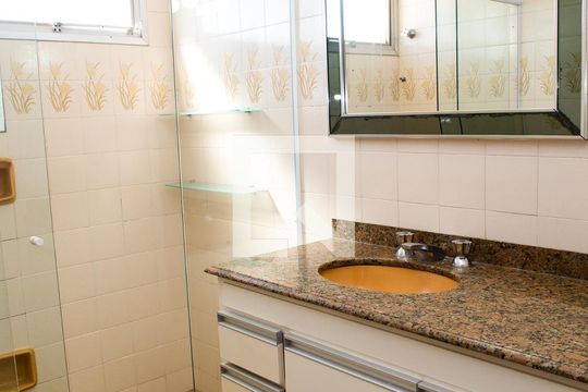 Banheiro da Suíte de apartamento à venda com 4 quartos, 135m² em Jardim Pacaembu, Jundiaí