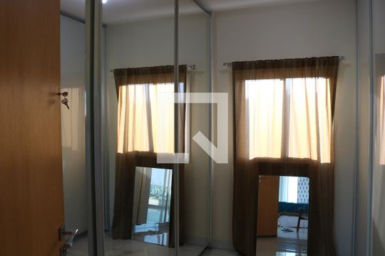 Closet da Suíte Master de casa para alugar com 4 quartos, 650m² em Setor Gentil Meireles, Goiânia