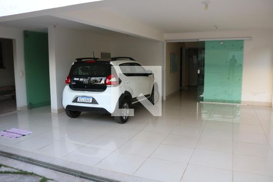Garagem de casa para alugar com 4 quartos, 650m² em Setor Gentil Meireles, Goiânia