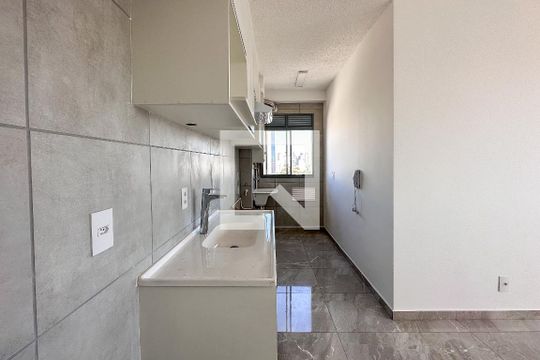 Cozinha de apartamento para alugar com 2 quartos, 40m² em Várzea da Barra Funda, São Paulo