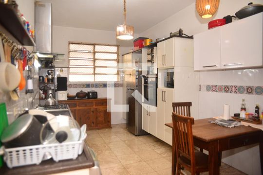 Cozinha de apartamento à venda com 3 quartos, 141m² em Bela Vista, São Paulo