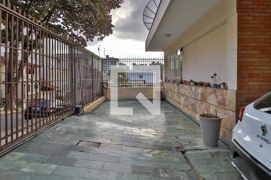 Garagem de casa à venda com 4 quartos, 280m² em São Lucas, Belo Horizonte