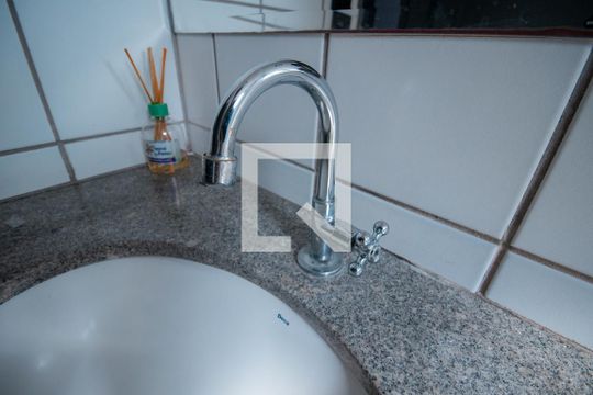 Detalhe do Banheiro de apartamento para alugar com 2 quartos, 55m² em Jardim Presidente, Goiânia