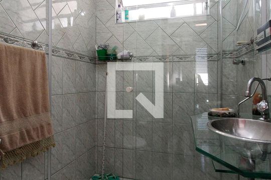 Banheiro de apartamento à venda com 2 quartos, 90m² em Santa Ifigênia, São Paulo