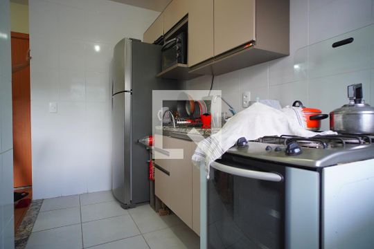 Cozinha de apartamento à venda com 2 quartos, 44m² em Rubem Berta, Porto Alegre