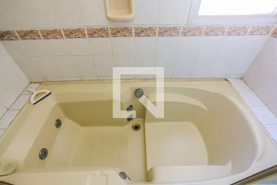 Banheiro de apartamento para alugar com 3 quartos, 147m² em Real Parque, São Paulo