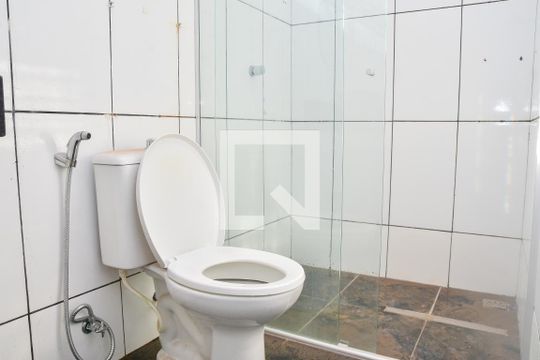 Banheiro de apartamento para alugar com 2 quartos, 70m² em Samambaia Sul (samambaia), Brasília