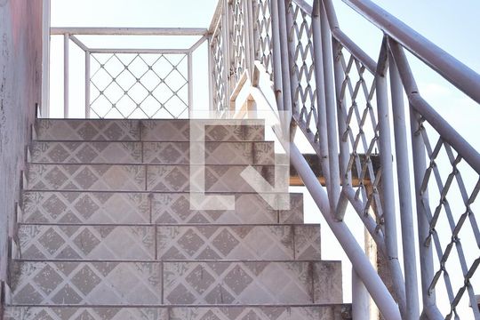 Escada de apartamento para alugar com 2 quartos, 70m² em Samambaia Sul (samambaia), Brasília