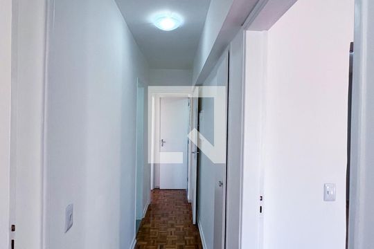 Corredor de apartamento para alugar com 3 quartos, 100m² em Vila Olímpia, São Paulo