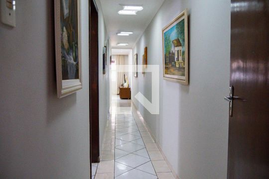 Corredor de casa à venda com 5 quartos, 217m² em Jardim Ocara, Santo André