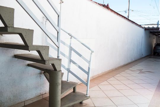 Quintal de casa à venda com 5 quartos, 217m² em Jardim Ocara, Santo André