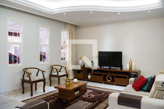 Casa à venda com 5 quartos, 217m² em Jardim Ocara, Santo André