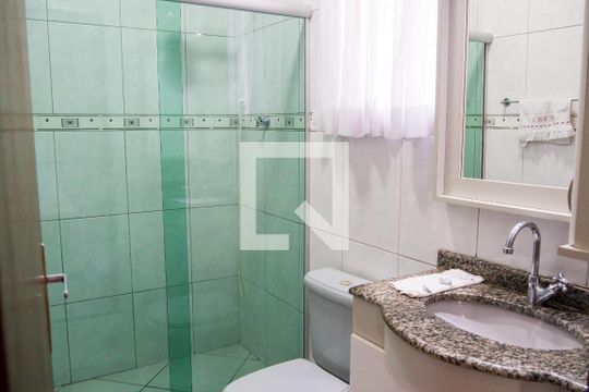 Banheiro da Suíte 1 de casa à venda com 5 quartos, 217m² em Jardim Ocara, Santo André