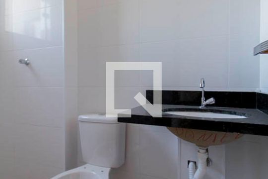 Banheiro de apartamento para alugar com 2 quartos, 36m² em Jardim Sao Vicente, São Paulo