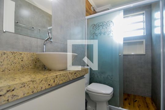 Banheiro de apartamento à venda com 2 quartos, 57m² em Jardim Iporanga, Guarulhos