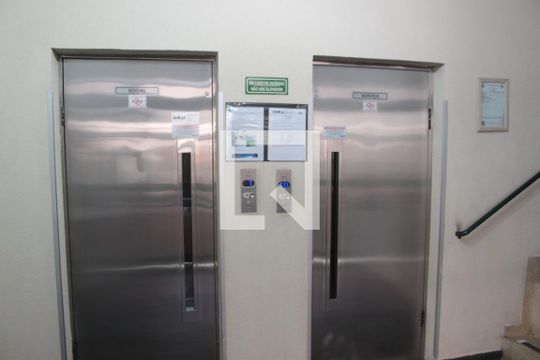 Área comum - elevadores de apartamento à venda com 1 quarto, 37m² em Centro, Campinas
