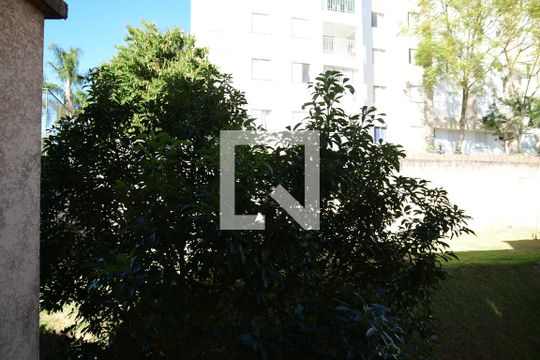 Sala de apartamento para alugar com 2 quartos, 48m² em Jardim Petrópolis, Cotia