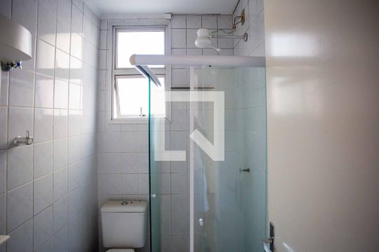Banheiro de apartamento à venda com 2 quartos, 52m² em Centro, Diadema