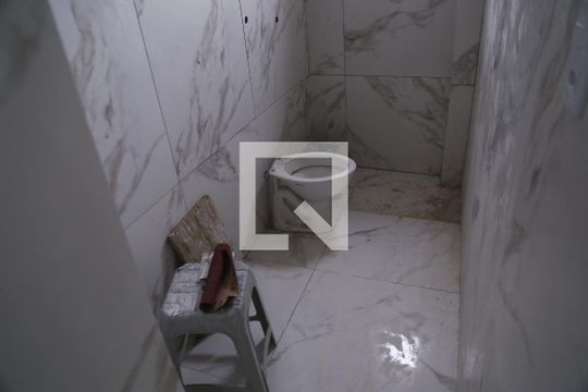 Banheiro de casa para alugar com 2 quartos, 110m² em Vila Cavaton, São Paulo