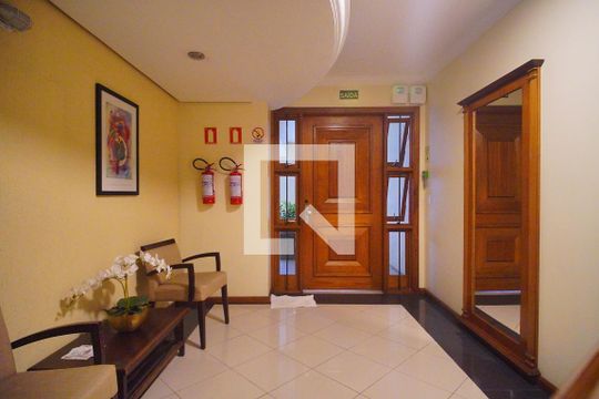 Hall de entrada de apartamento para alugar com 2 quartos, 205m² em Centro, São Leopoldo