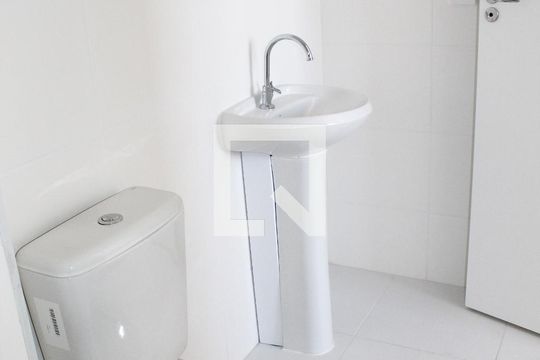 Banheiro da Suíte de apartamento para alugar com 1 quarto, 33m² em Vila Ema, São Paulo