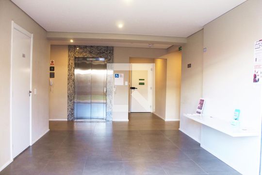 Hall de entrada de apartamento à venda com 1 quarto, 33m² em Vila Ema, São Paulo