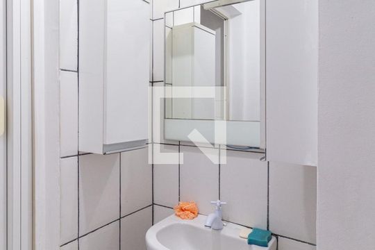 Banheiro de apartamento à venda com 2 quartos, 50m² em São Pedro, Osasco