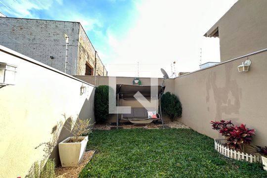 Pátio  de casa à venda com 2 quartos, 92m² em Nossa Senhora das Graças, Canoas